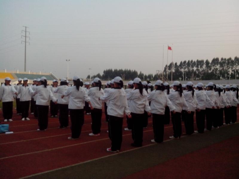 2012级新生军训系列报道之齐步走.jpg