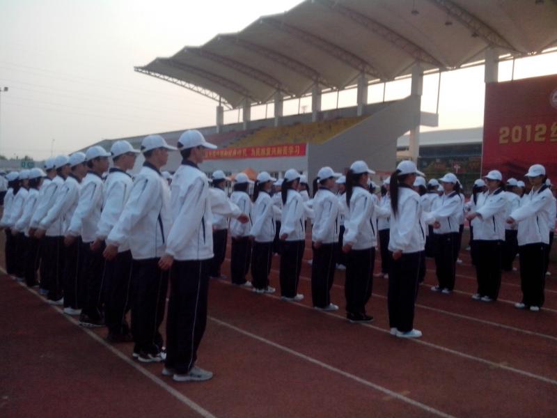 2012级新生军训系列报道之齐步走2.jpg